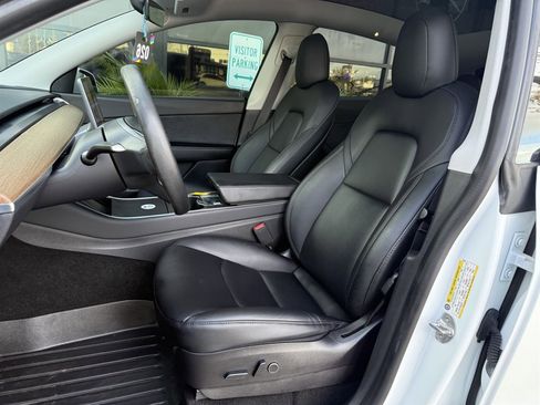 Used 2021 Tesla Model Y Long Range image 14