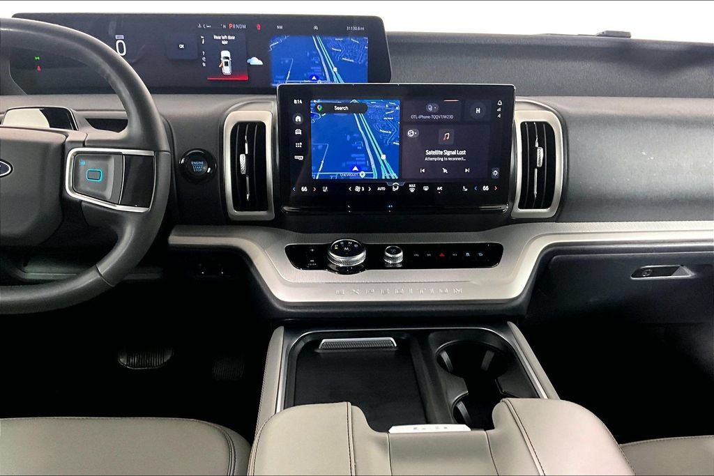 Used 2025 Ford Expedition Active AWD/4WD image 6