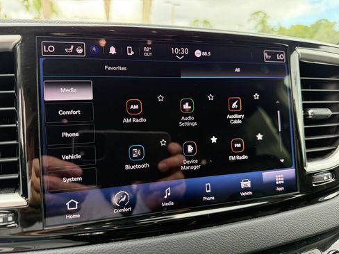 Used 2024 Chrysler Pacifica Touring-L FWD image 27