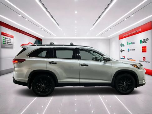 Used 2019 Toyota Highlander SE AWD/4WD image 8