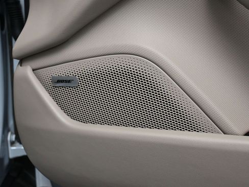 Certified 2025 Porsche Taycan image 31