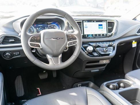 New 2026 Chrysler Pacifica Select image 11