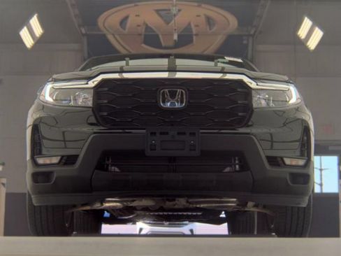 Used 2024 Honda Passport EX-L image 3