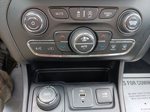 Used 2021 Jeep Cherokee Limited w/ Trailer Tow Group image 17