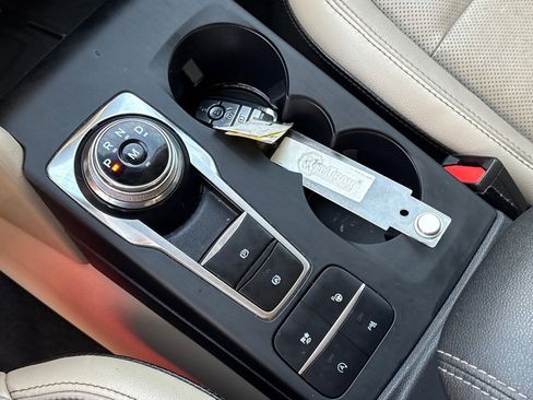 Used 2020 Ford Escape Titanium image 18