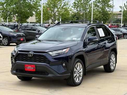 Used 2025 Toyota RAV4 XLE Premium image 8