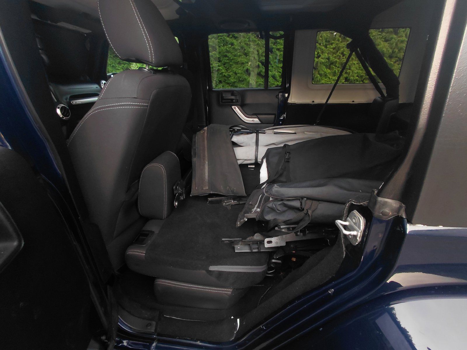 Used 2013 Jeep Wrangler Unlimited Sahara w/ Mopar Chrome Edition Group AWD/4WD image 7