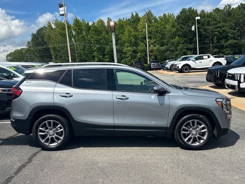 Used 2024 GMC Terrain SLT AWD/4WD image 2