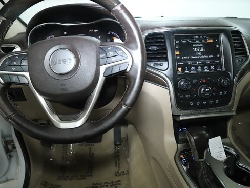 Used 2017 Jeep Grand Cherokee Overland AWD/4WD image 29