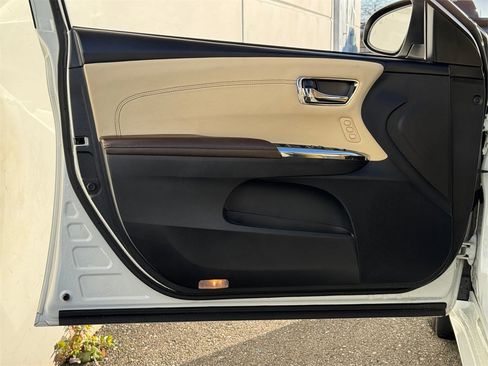 Used 2013 Toyota Avalon Limited image 10