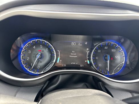 Used 2024 Chrysler Pacifica Touring-L FWD image 22
