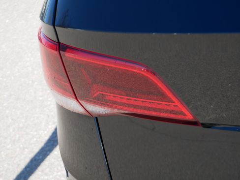 Used 2023 Volkswagen Taos SE w/ Panoramic Sunroof Package image 17