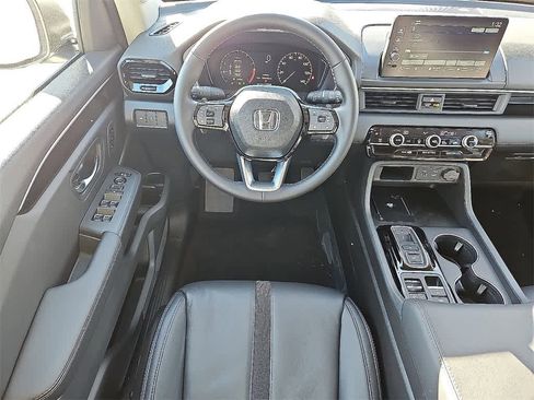 New 2025 Honda Pilot EX-L image 8