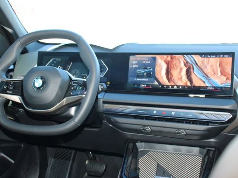 Used 2025 BMW X3 xDrive30i w/ Premium Package image 24