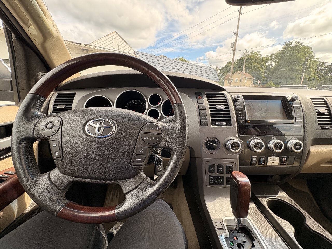 Used 2011 Toyota Sequoia Platinum AWD/4WD image 23