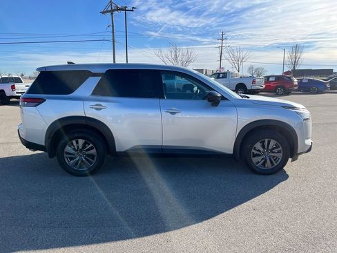 Used 2024 Nissan Pathfinder S image 23