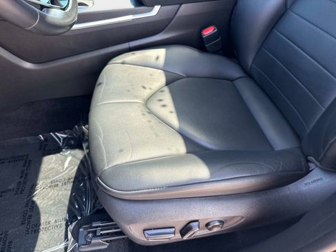 Used 2021 Toyota Highlander XLE AWD/4WD image 19