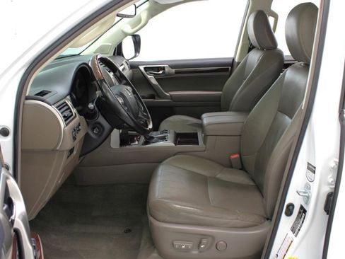 Used 2017 Lexus GX 460 Premium image 33