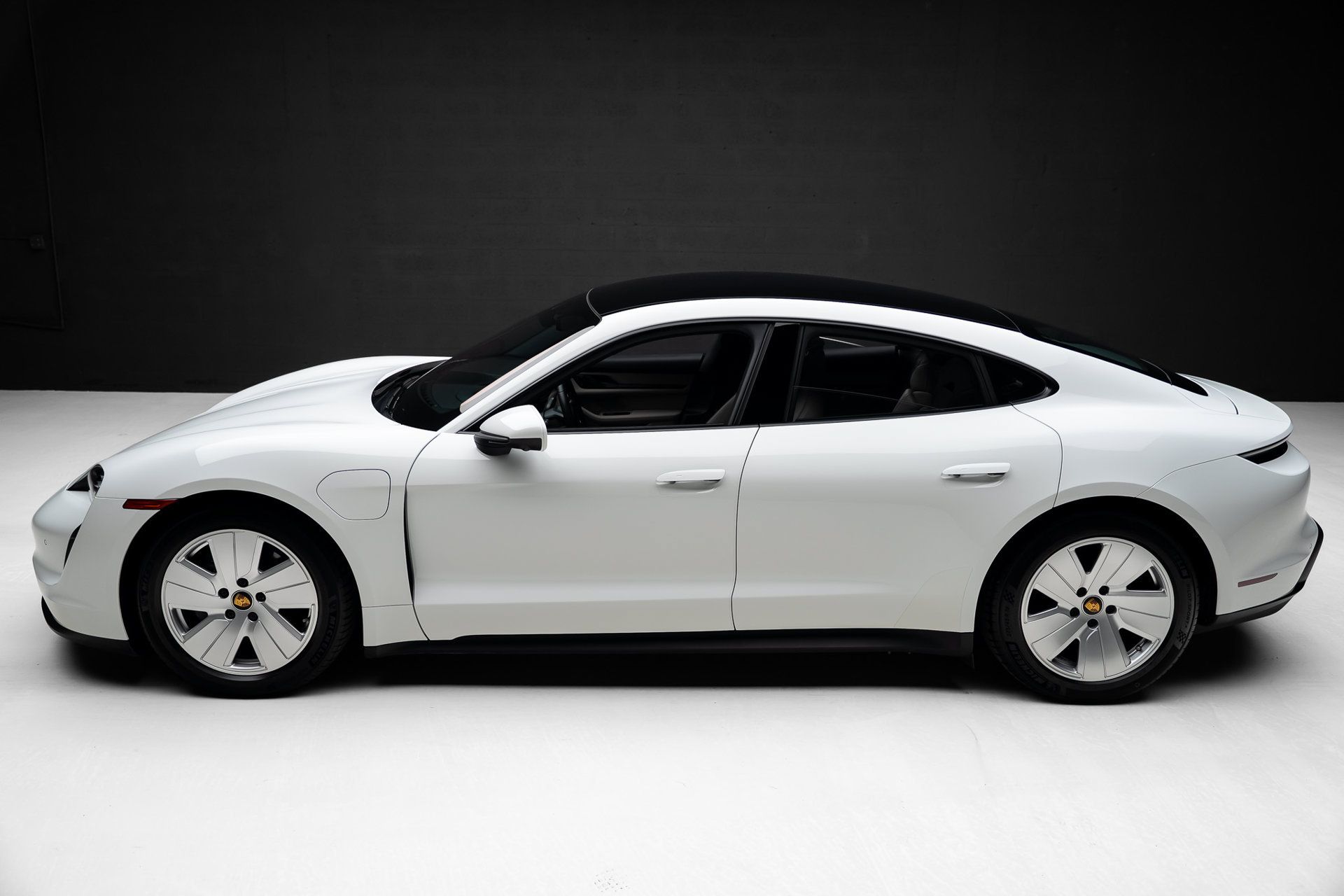 Used 2022 Porsche Taycan RWD image 16
