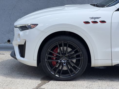 Used 2022 Maserati Levante Trofeo AWD/4WD image 10