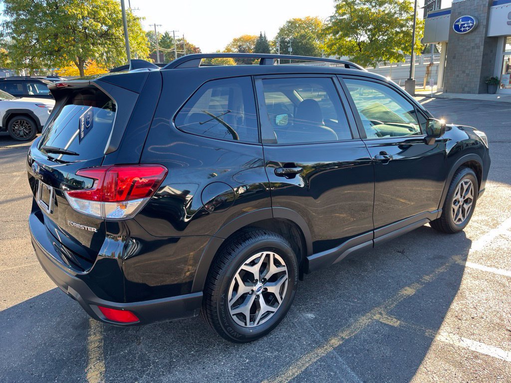 Used 2020 Subaru Forester Premium AWD/4WD image 3