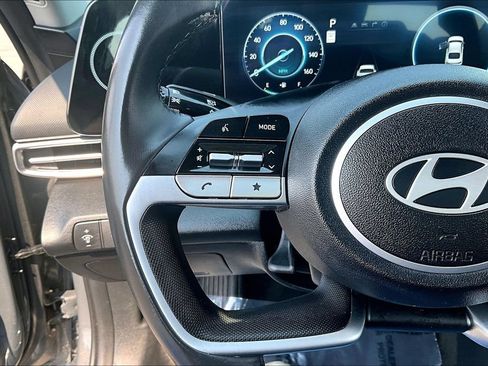 Used 2025 Hyundai Elantra Limited FWD image 18