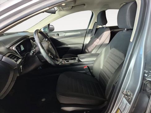 Used 2020 Ford Fusion SE image 9
