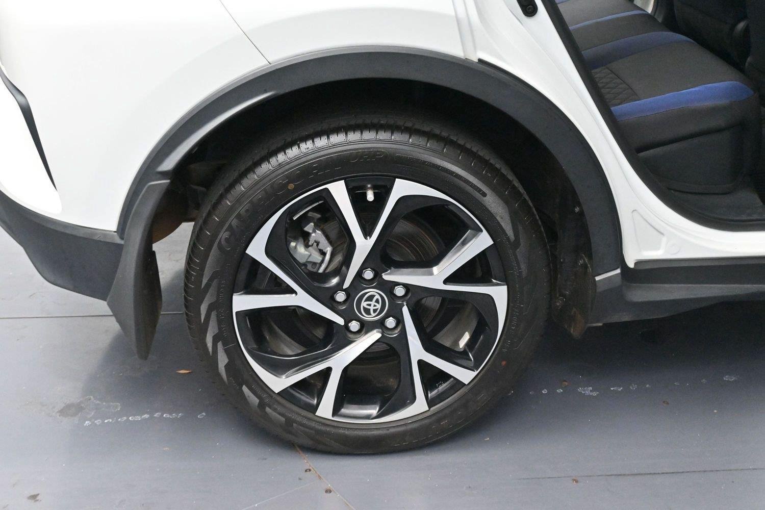 Used 2022 Toyota C-HR XLE FWD image 29