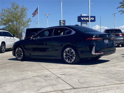 New 2026 BMW i5 eDrive40 image 8