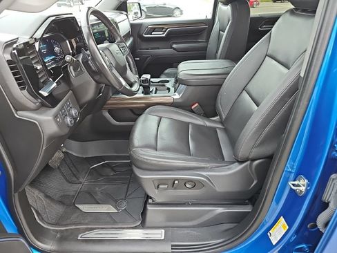 Used 2023 Chevrolet Silverado 1500 RST w/ Convenience Package II AWD/4WD image 2