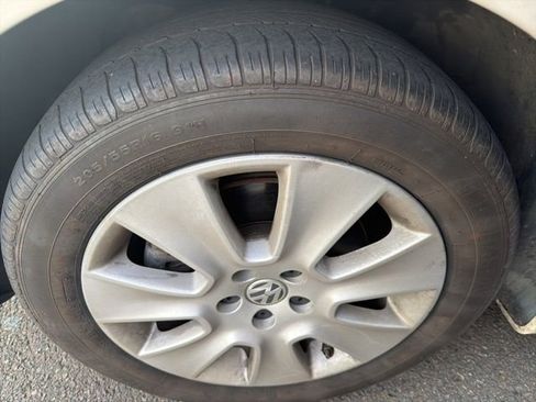 Used 2008 Volkswagen Beetle S image 10