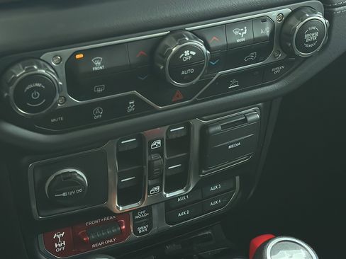 Used 2024 Jeep Wrangler Unlimited Rubicon image 19