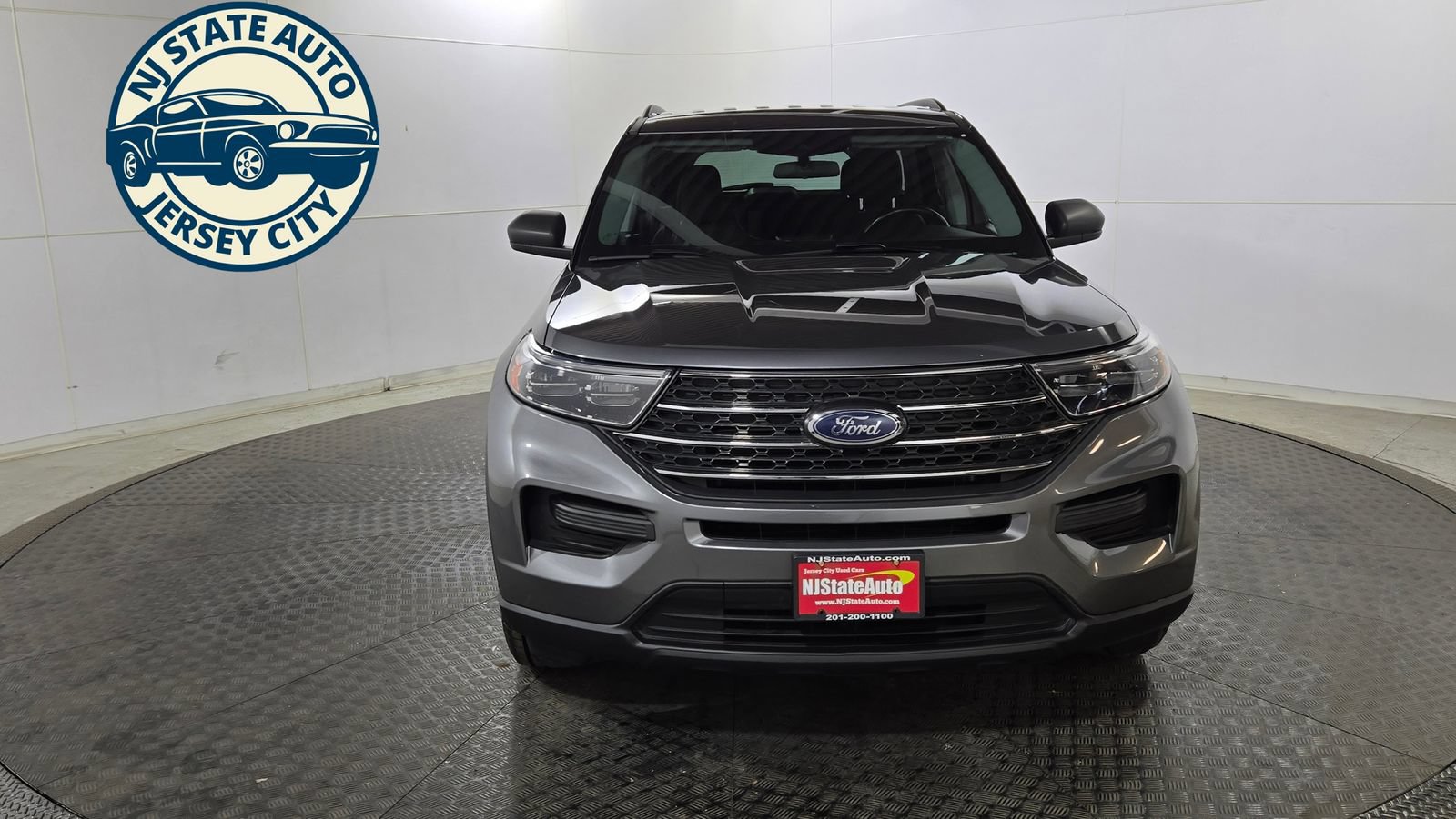 Used 2022 Ford Explorer XLT AWD/4WD image 2