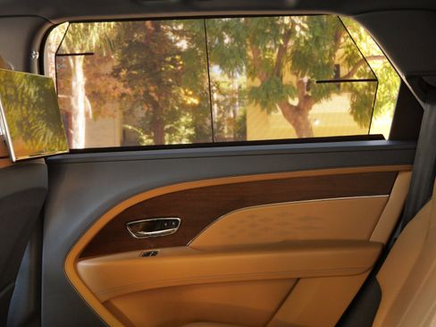 Used 2023 Bentley Bentayga Extended Wheelbase image 20