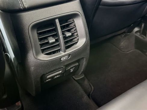 Used 2019 Jeep Cherokee Limited image 27