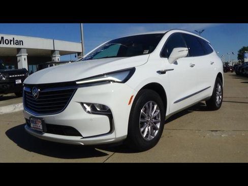 Used 2024 Buick Enclave Premium image 2
