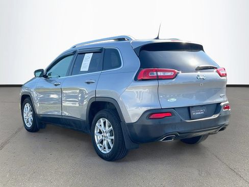 Used 2016 Jeep Cherokee Latitude w/ Comfort/Convenience Group FWD image 5