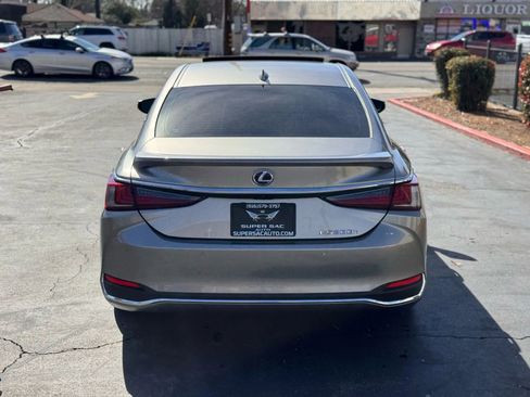 Used 2020 Lexus ES 300h w/ Premium Package image 5