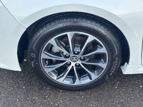 Used 2017 Toyota Avalon XLE Plus image 9