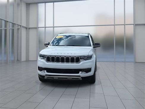 Used 2024 Jeep Wagoneer Series III image 3