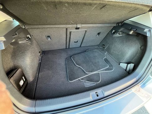 Used 2019 Volkswagen e-Golf SE w/ Driver Assistance Package image 18