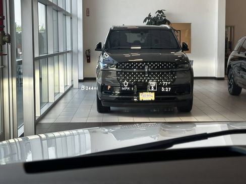 Certified 2024 Lincoln Navigator Reserve AWD/4WD image 20