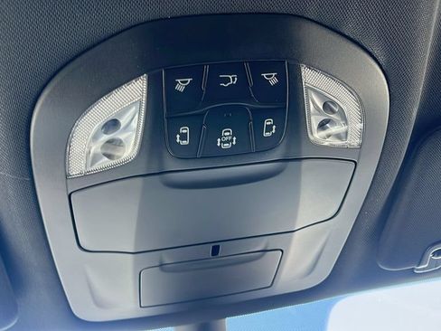 New 2027 Chrysler Pacifica Select AWD/4WD image 16