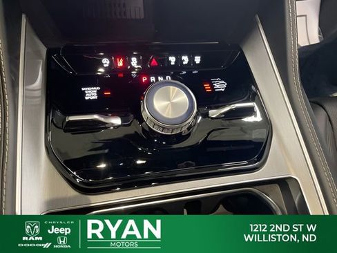 New 2026 Jeep Grand Wagoneer Limited AWD/4WD image 25