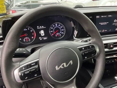 Used 2022 Kia K5 LXS FWD image 3