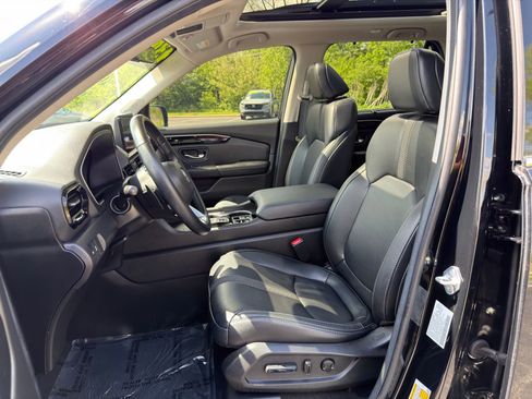 Used 2025 Honda Pilot Touring image 12