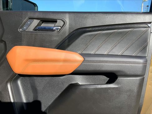 Used 2024 GMC Canyon AT4 image 22