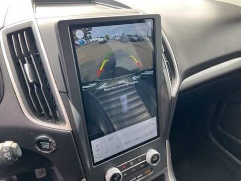 Used 2023 Ford Edge SEL image 14