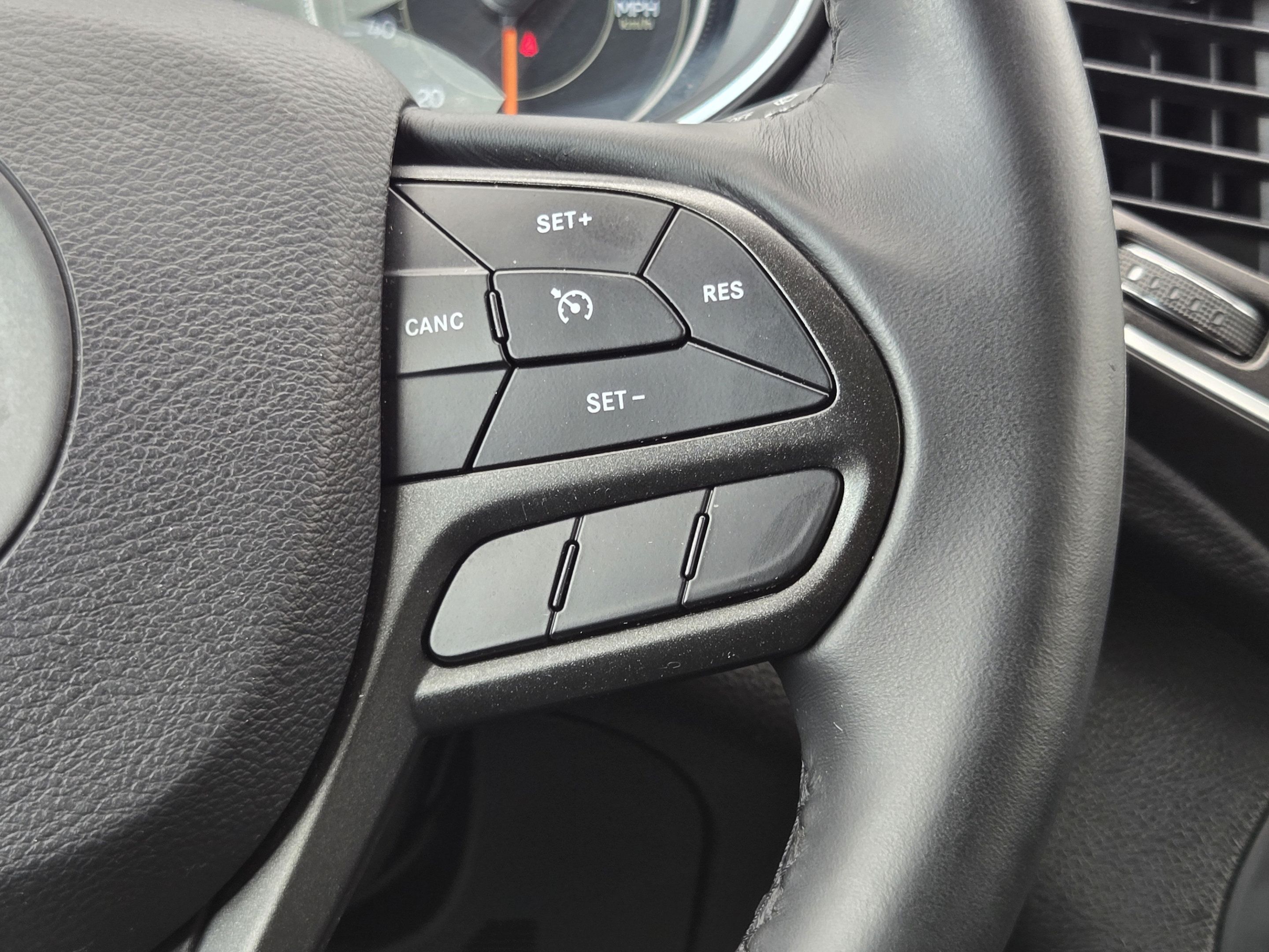 Used 2019 Jeep Cherokee Trailhawk AWD/4WD image 25