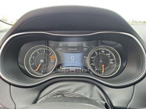 Used 2019 Jeep Cherokee Limited image 20